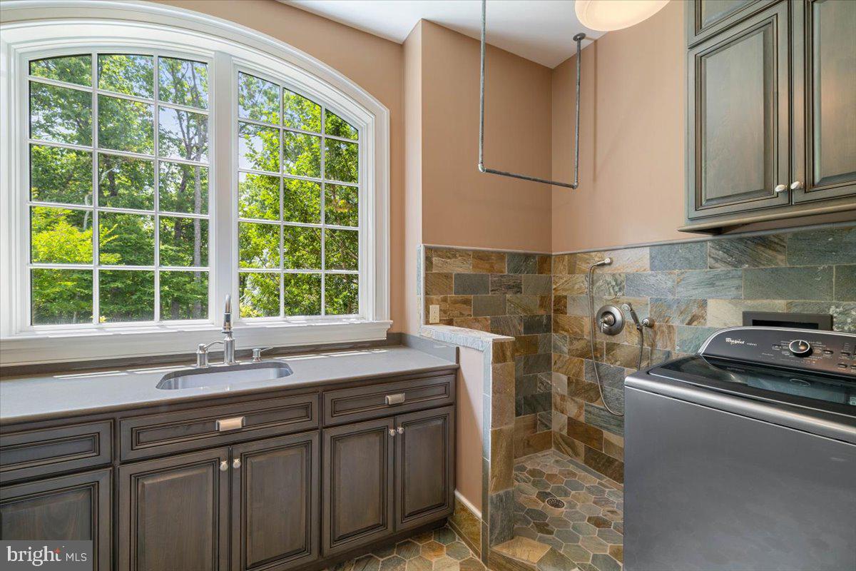 4255 Fortress Dr Property Photo 11