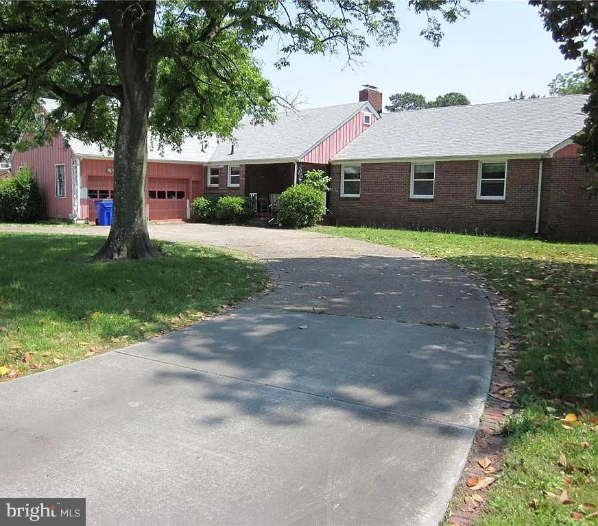 5535 E Princess Anne Ave Property Photo 3