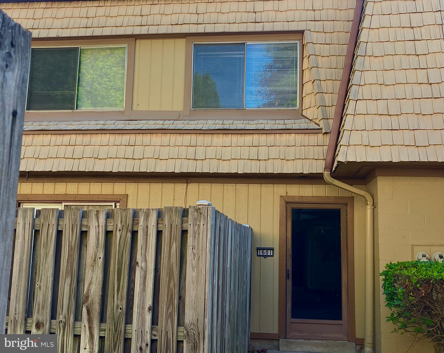 1601 MALIBU PL