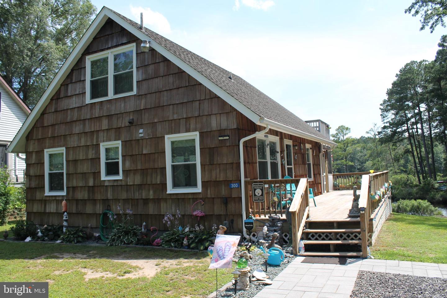 300 Maple Ln Property Photo 1