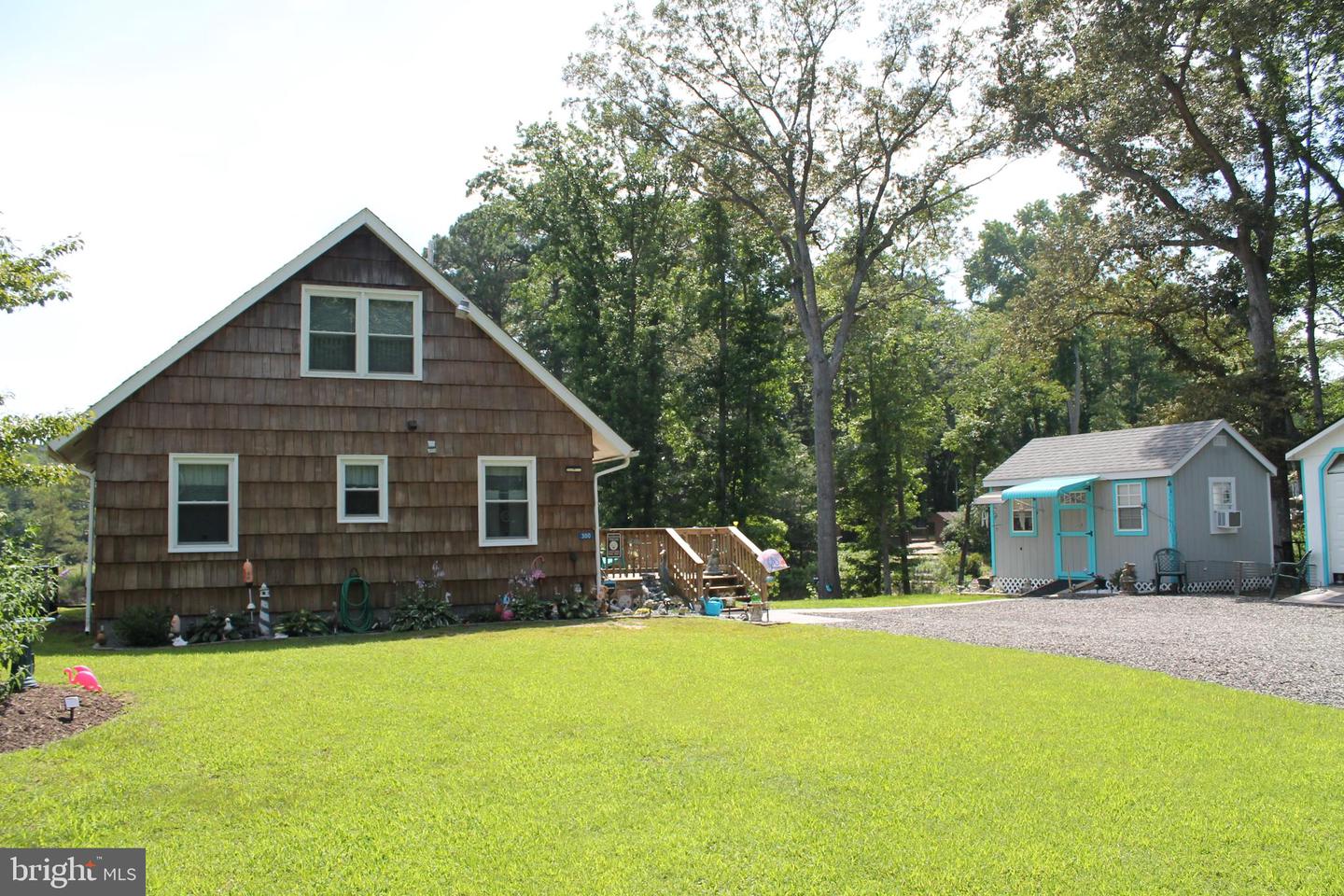 300 Maple Ln Property Photo 3