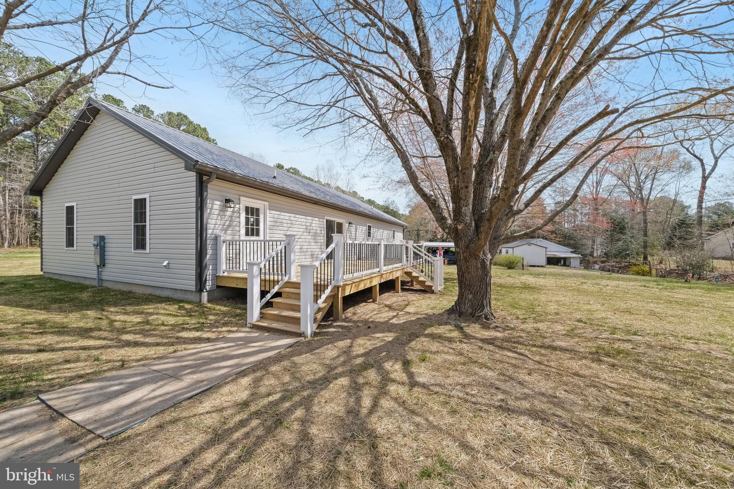 646 Sandy Point Rd Property Photo 2