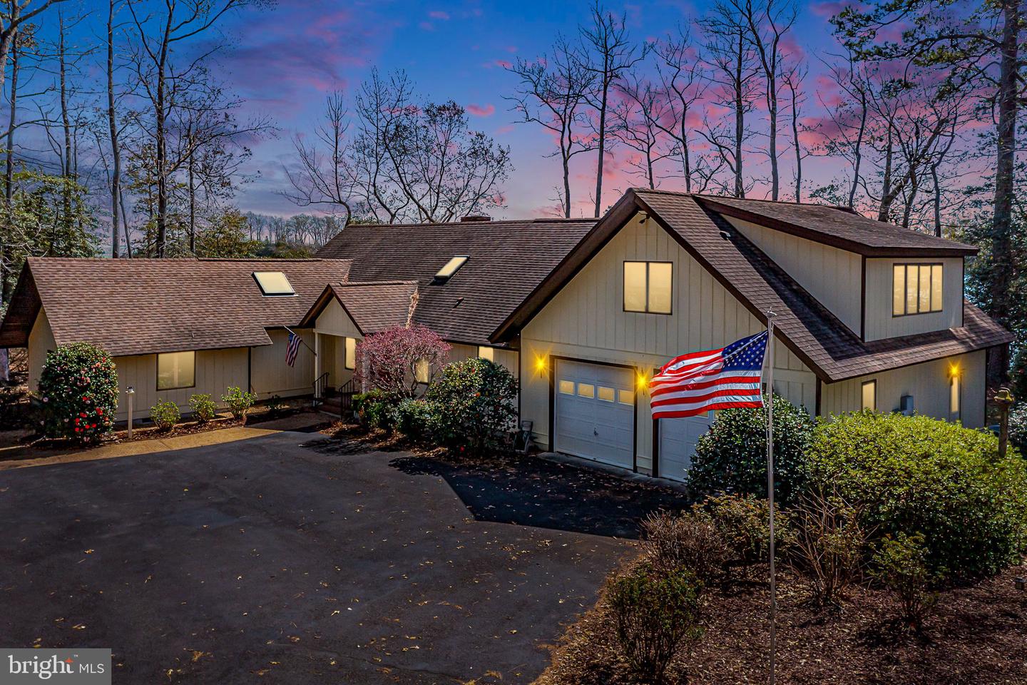 28 E HARMONY CIR
