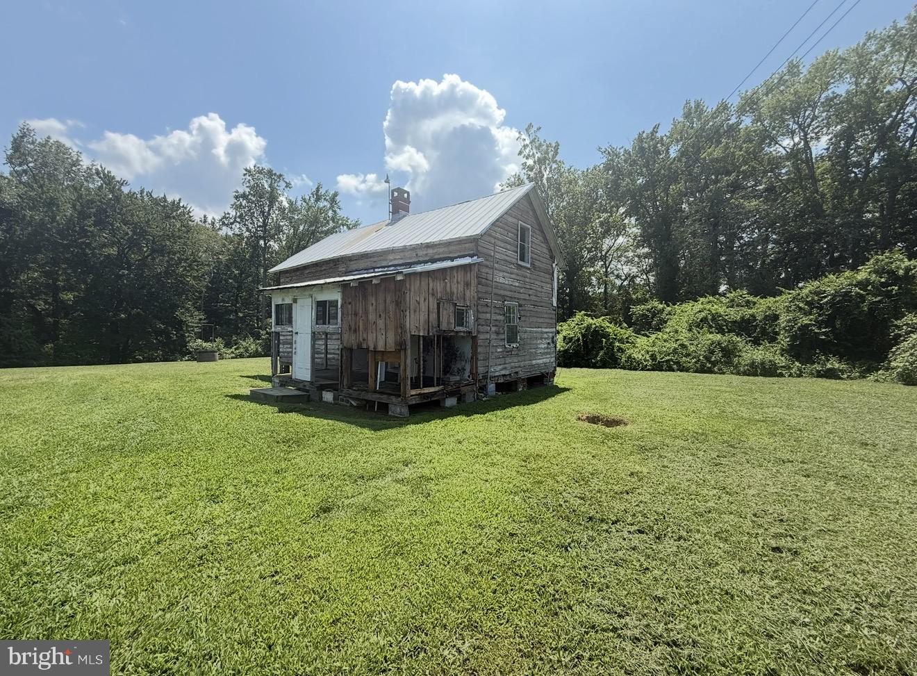 1710 Folly Rd Property Photo 8