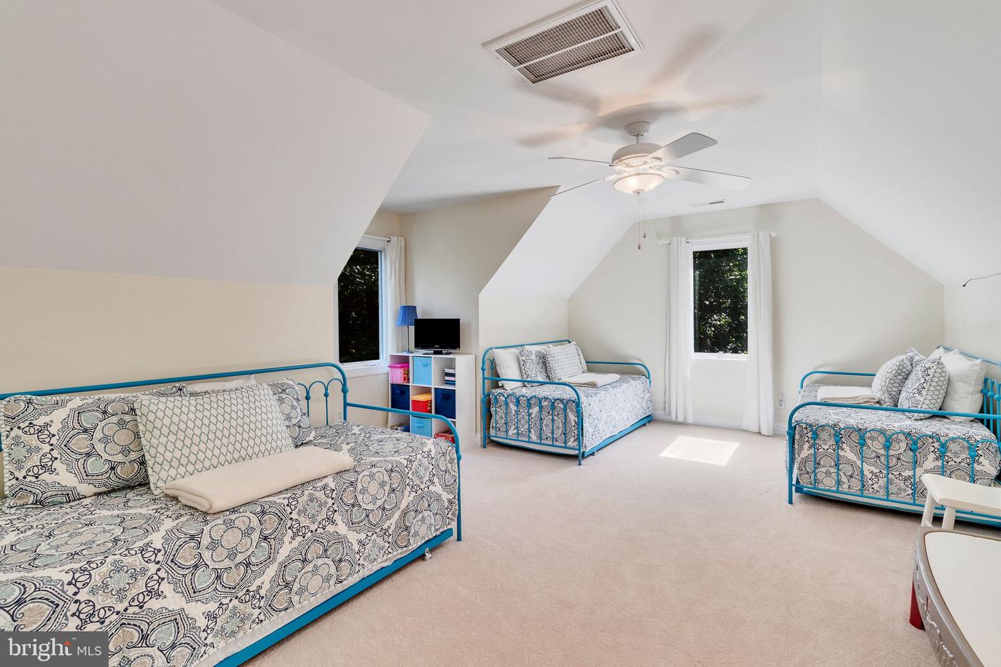 392 Laurel Ln Property Photo 60