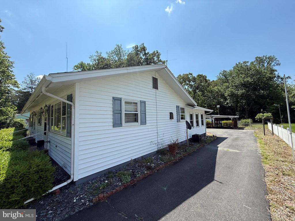 664 Sandy Point Rd Property Photo 2