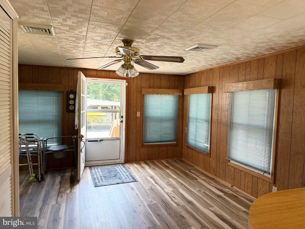 664 Sandy Point Rd Property Photo 7