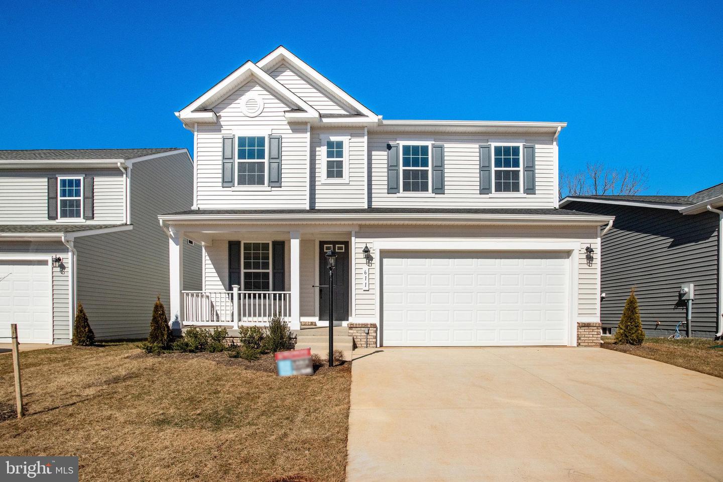 611 CLOVER LN Property Photo 1
