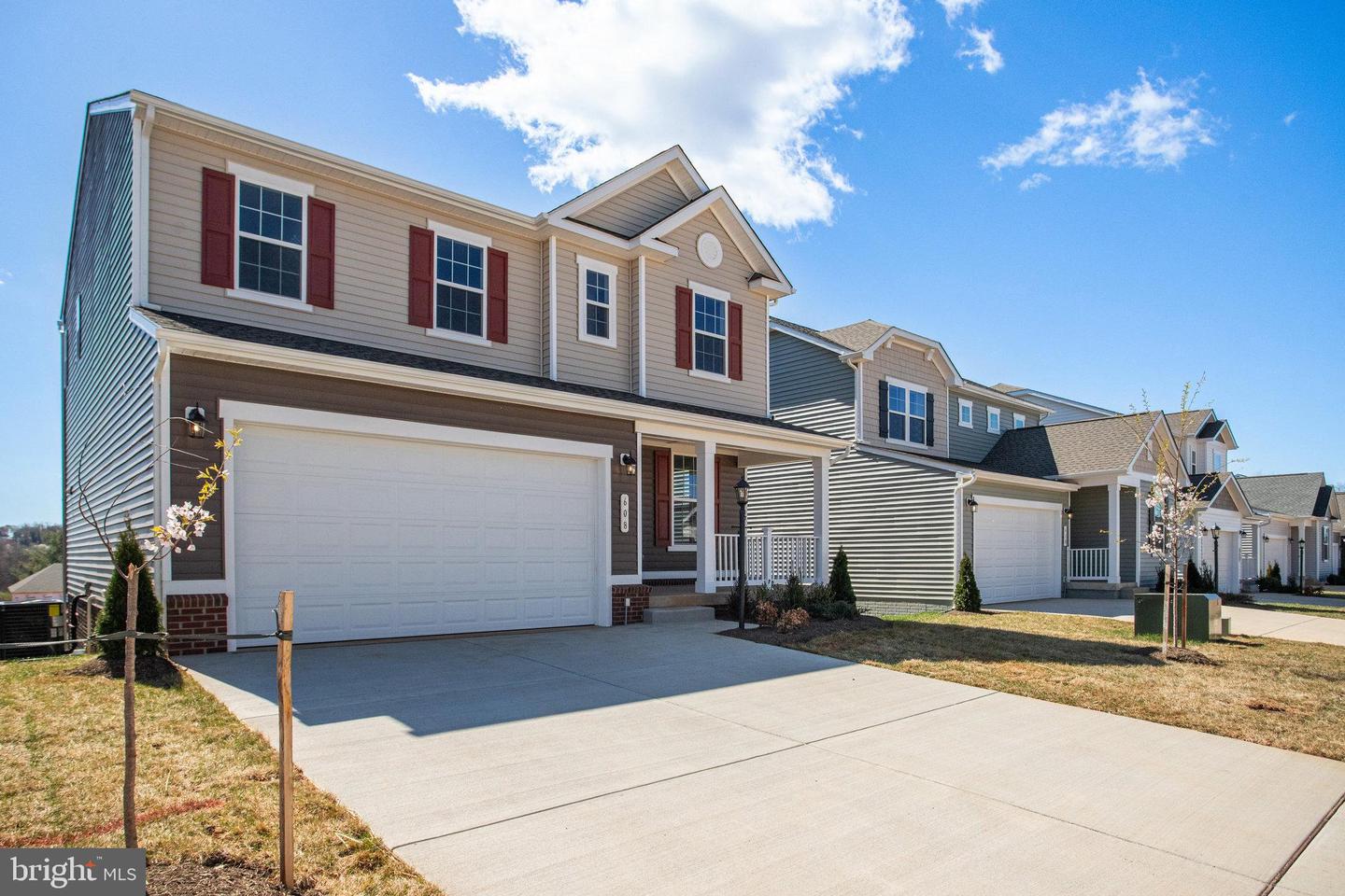 608 Clover Ln Property Photo 3