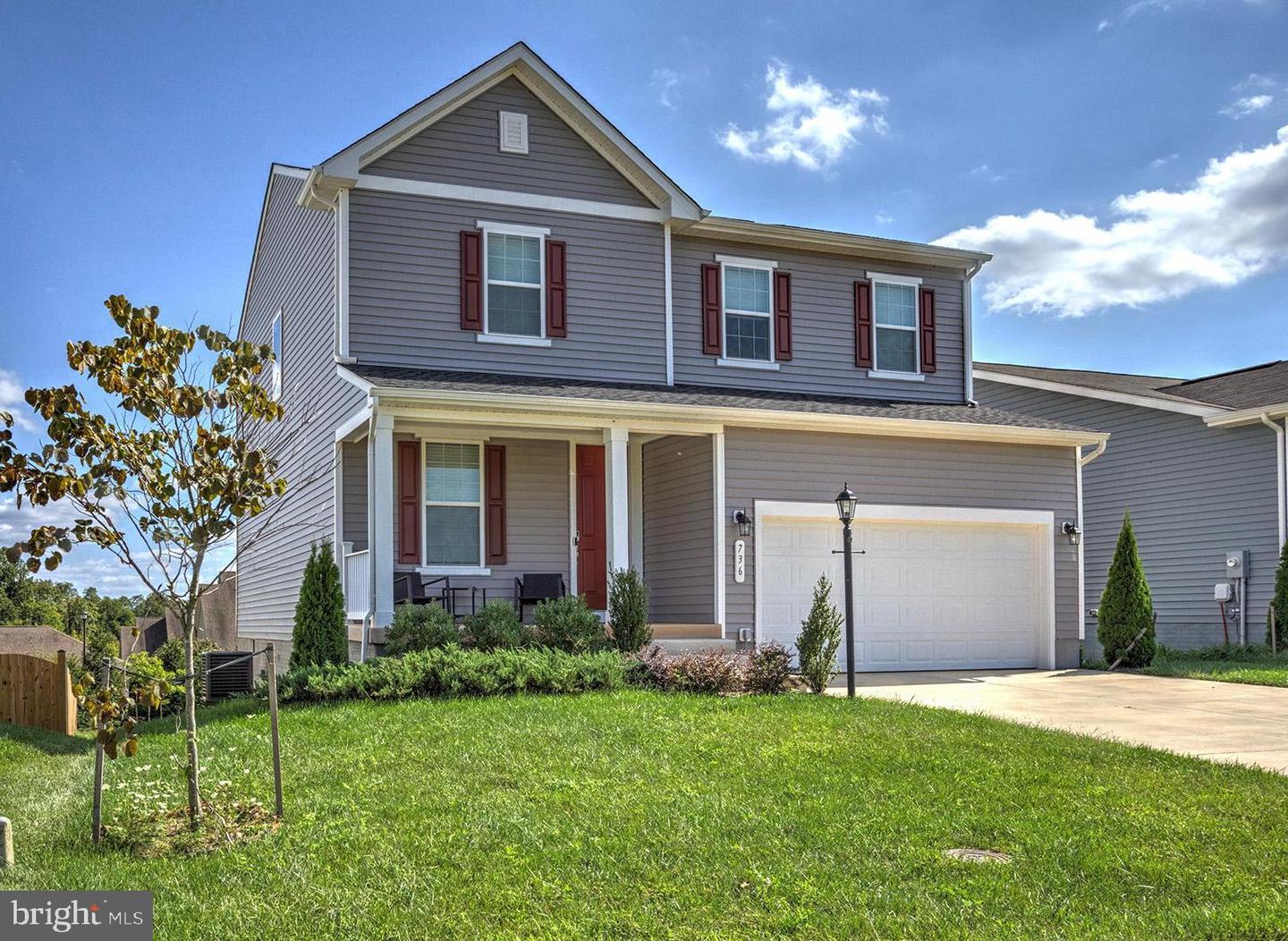 736 Round Hill Dr Property Photo