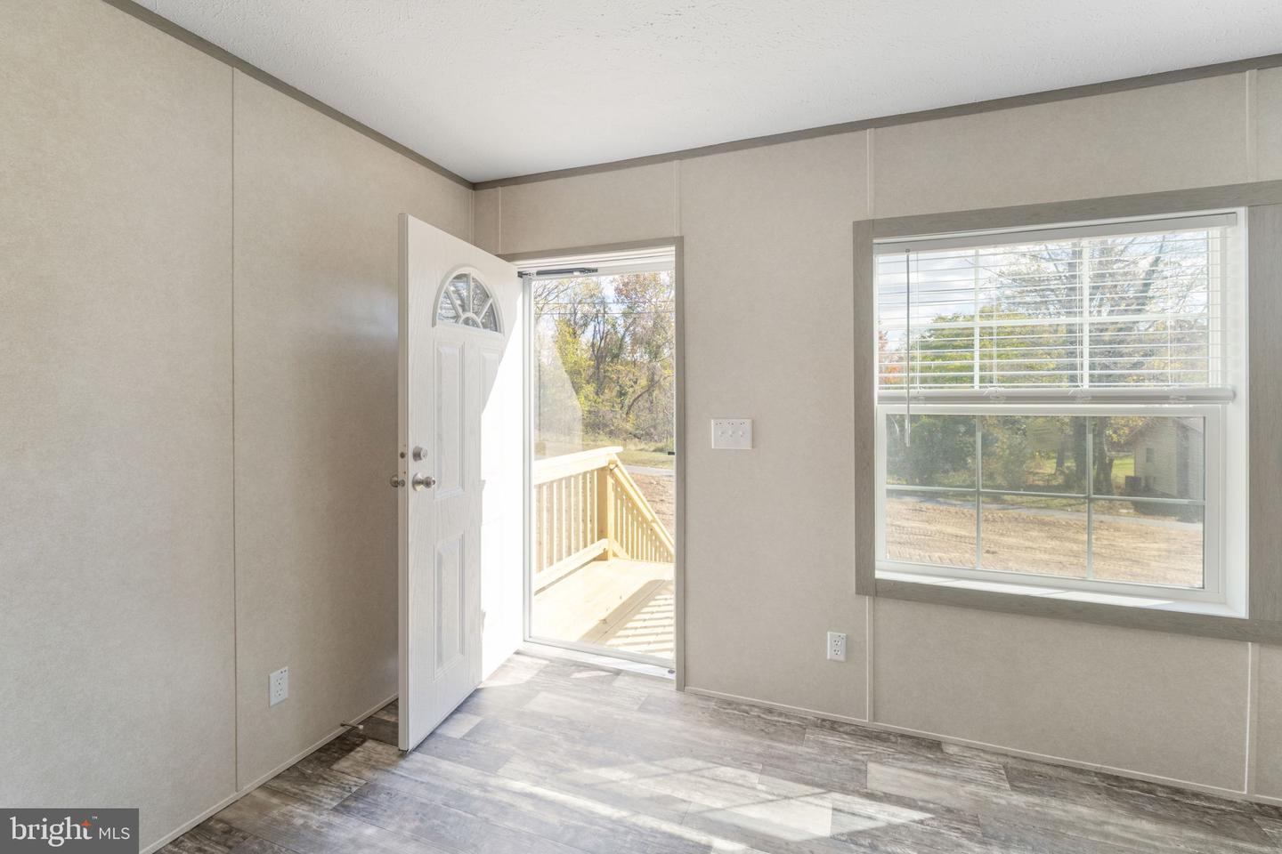 304 Lucketts Aly Property Photo 4