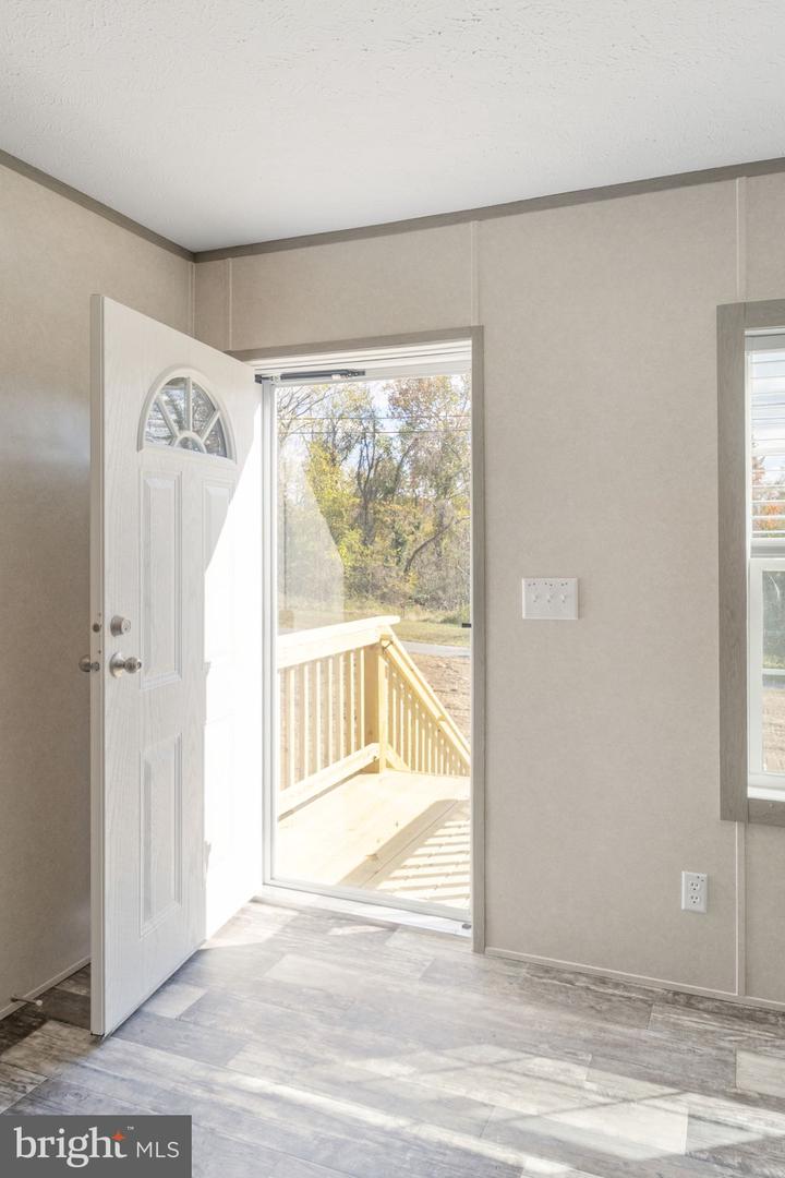 304 Lucketts Aly Property Photo 5