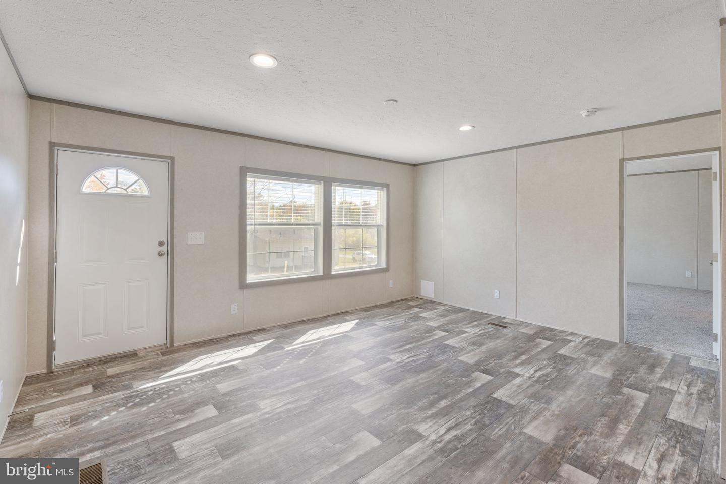 304 Lucketts Aly Property Photo 6