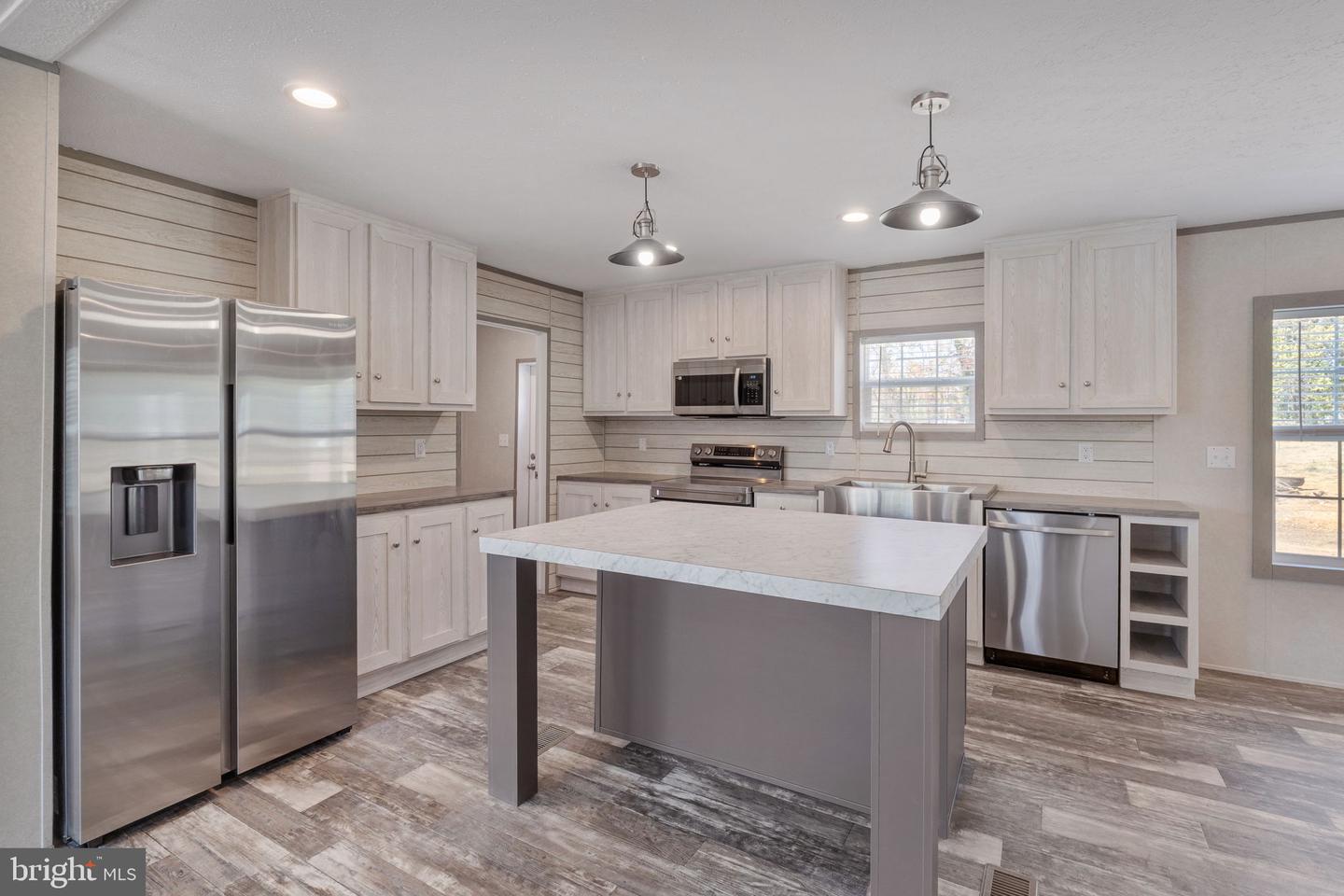 304 Lucketts Aly Property Photo 7