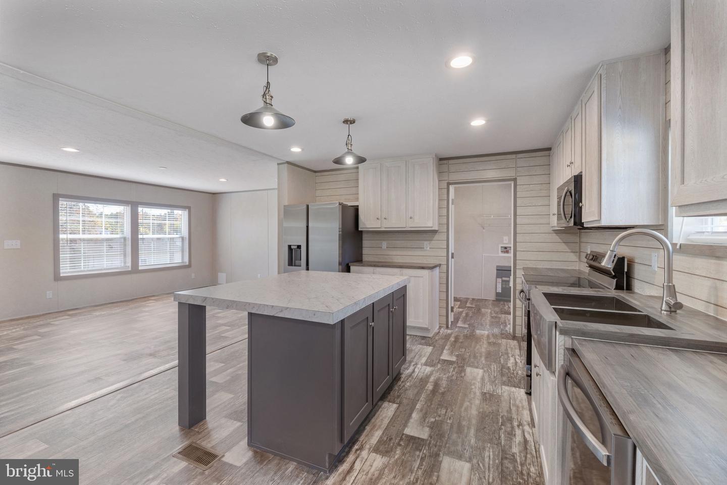 304 Lucketts Aly Property Photo 8