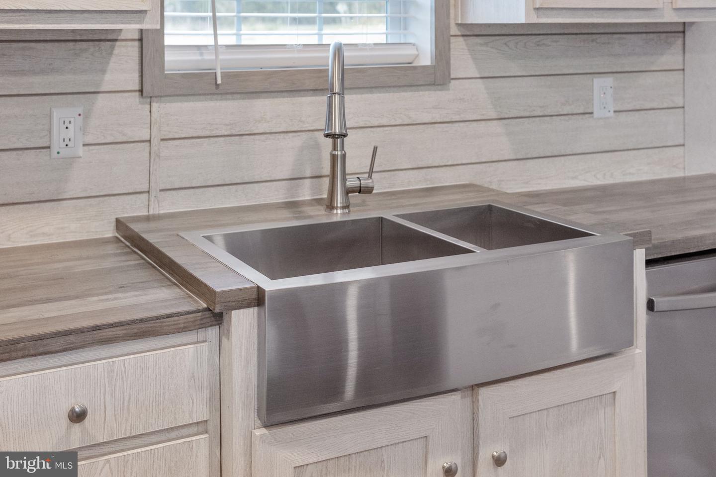 304 Lucketts Aly Property Photo 10