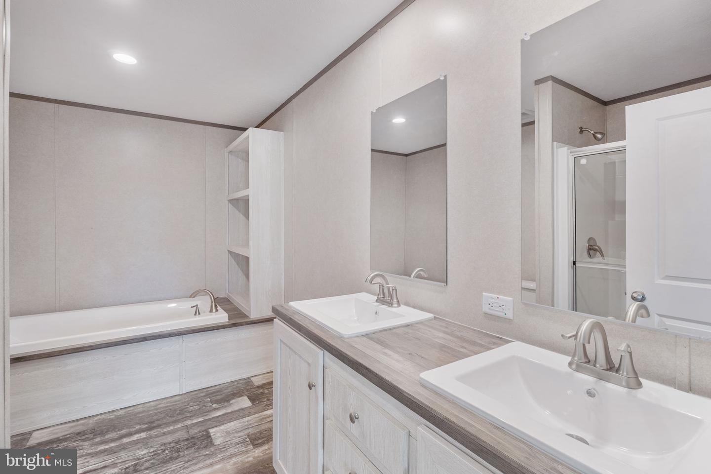 304 Lucketts Aly Property Photo 18