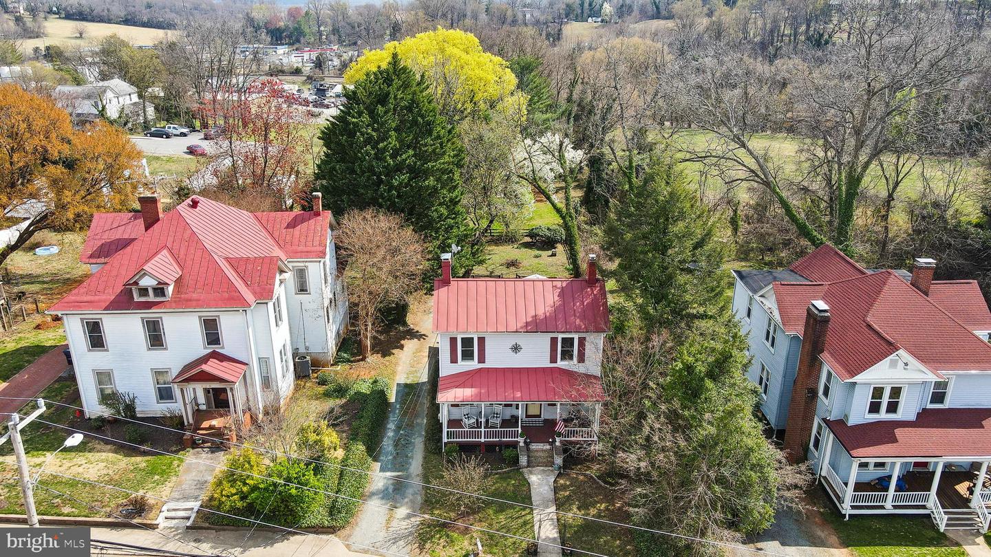 216 W Main St Property Photo 1