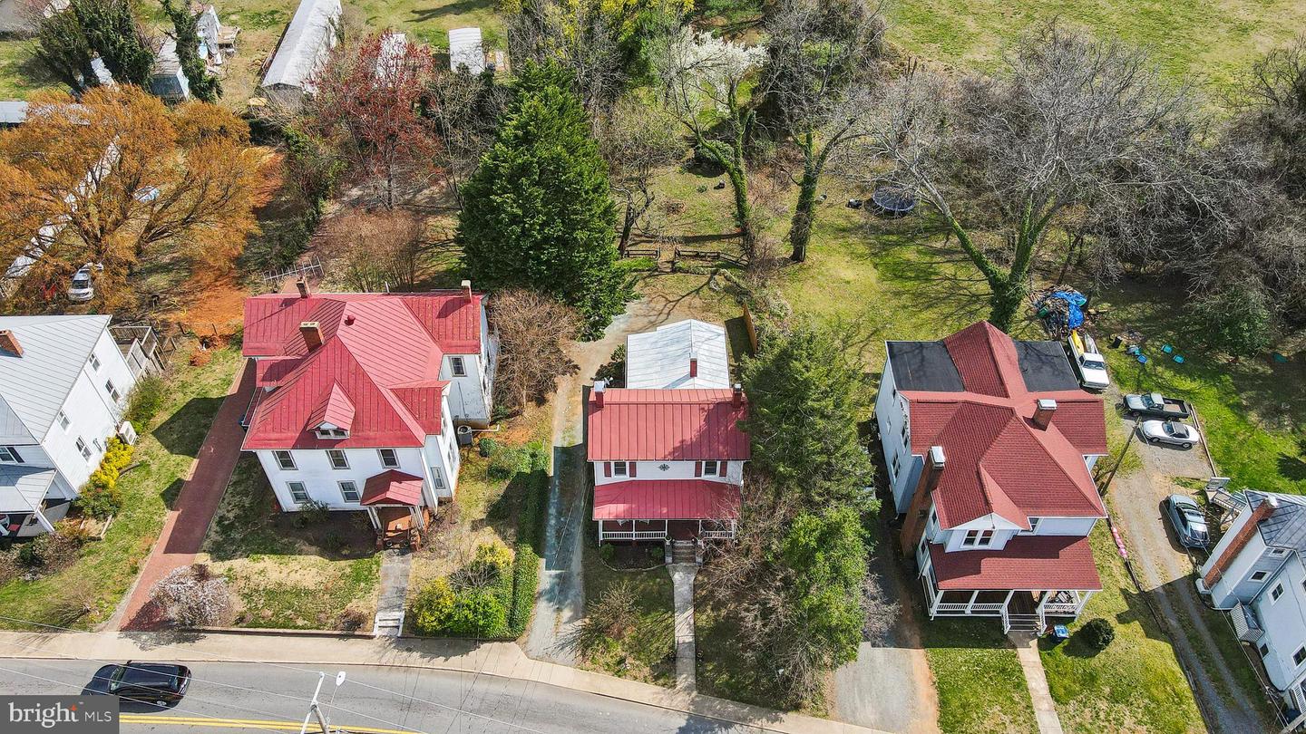 216 W Main St Property Photo 3