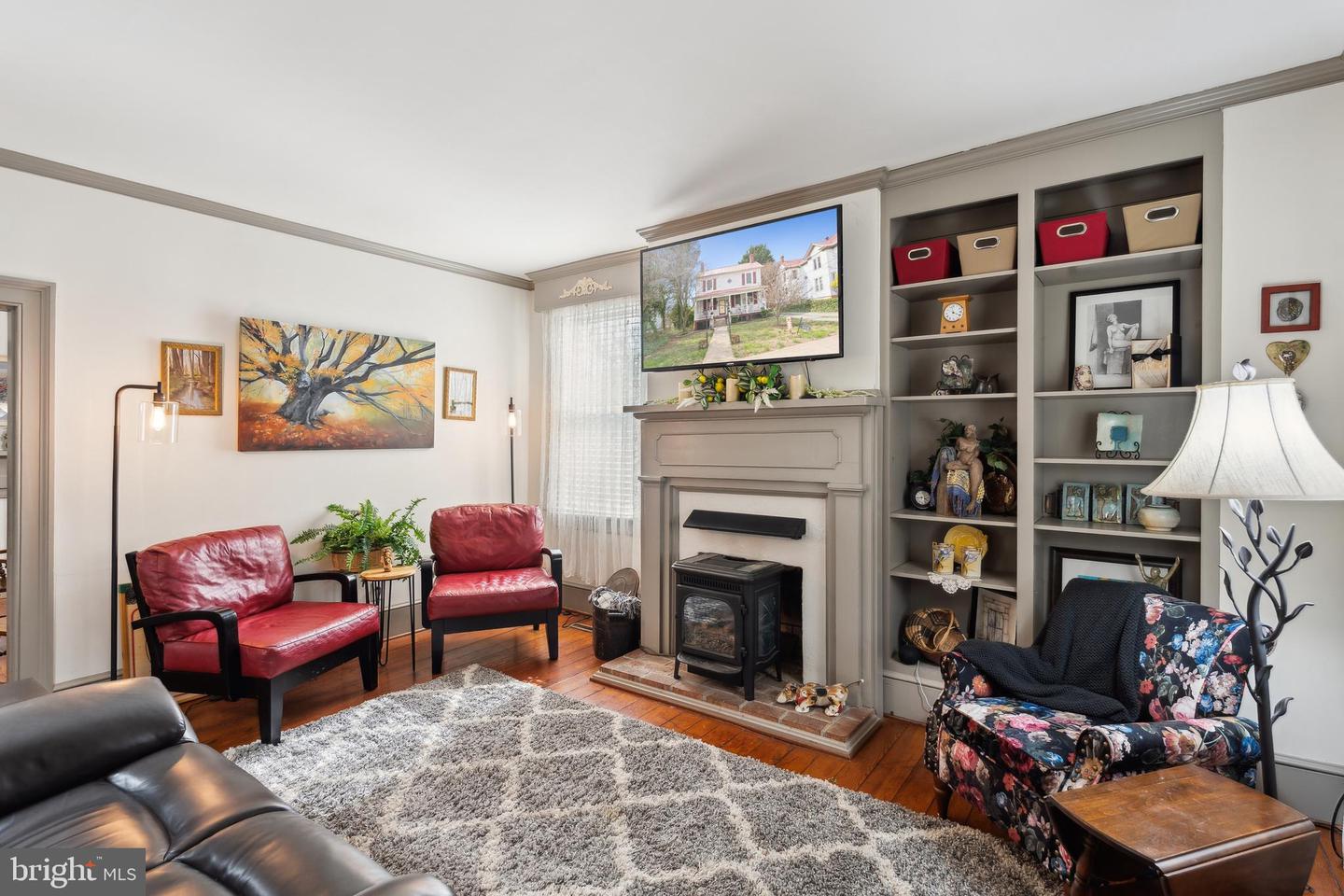 216 W Main St Property Photo 4