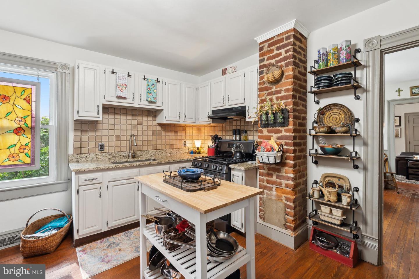 216 W Main St Property Photo 5