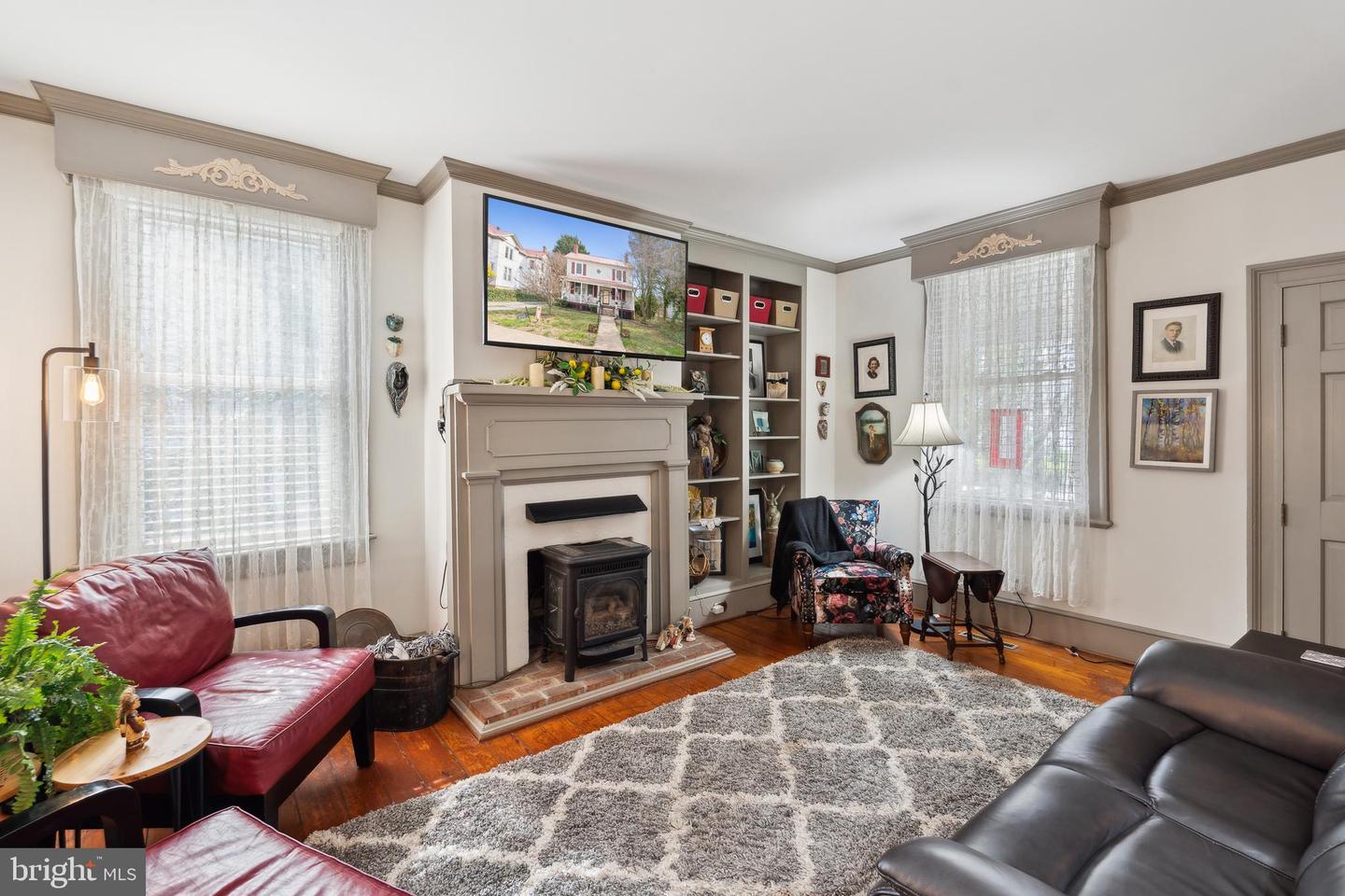 216 W Main St Property Photo 7