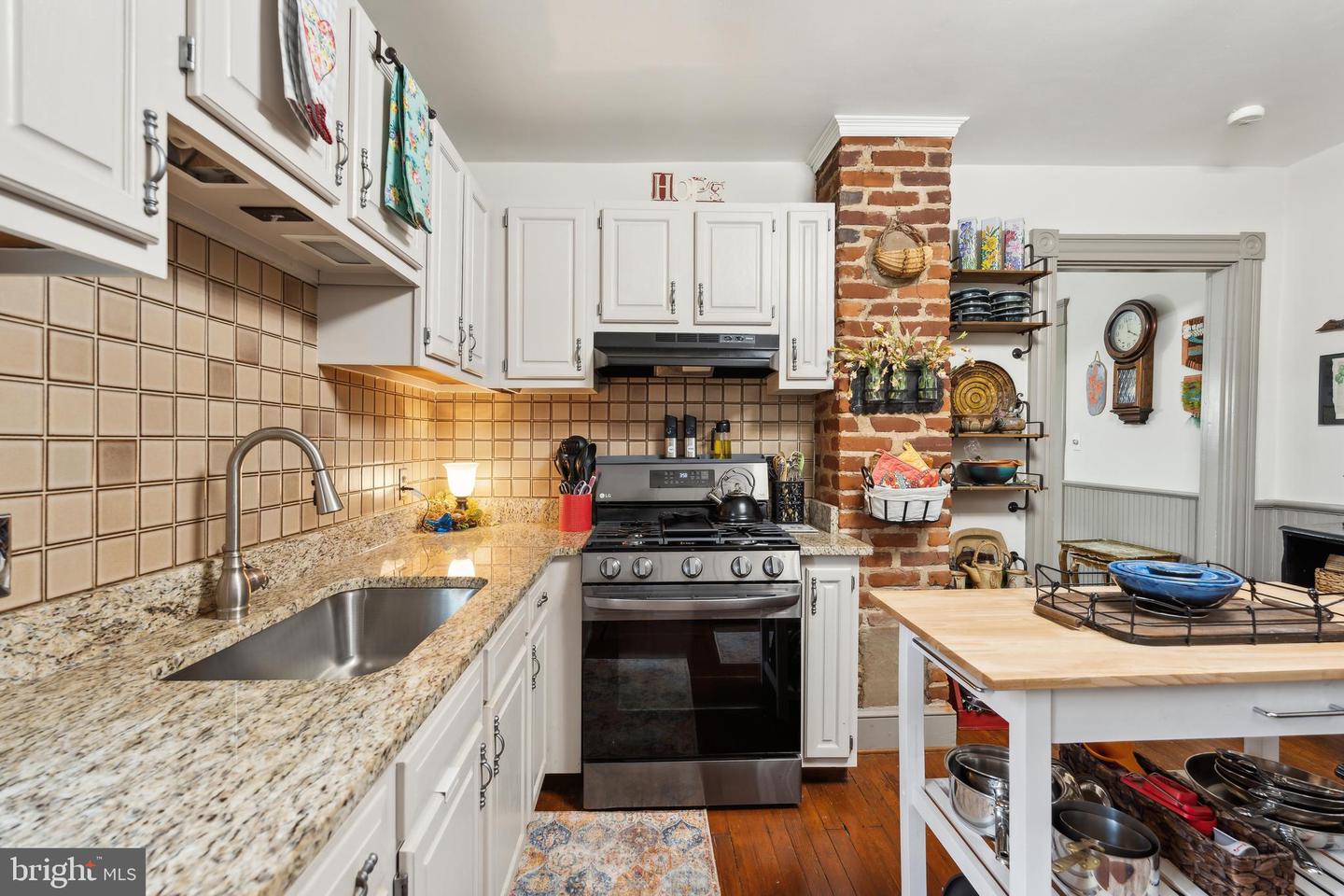 216 W Main St Property Photo 11