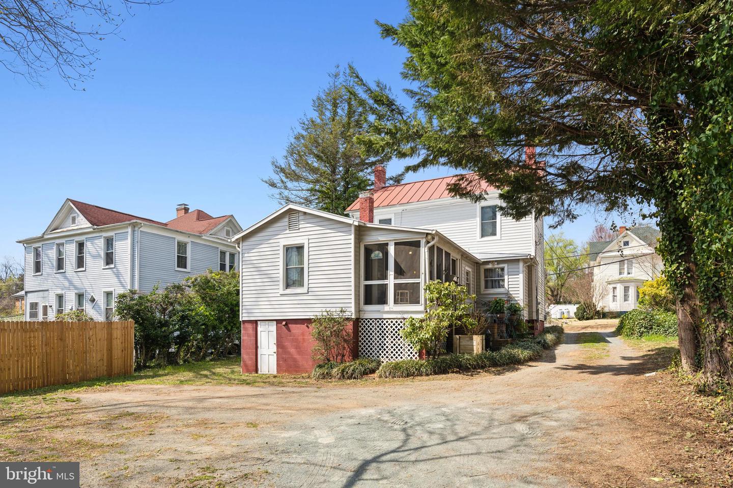 216 W Main St Property Photo 23