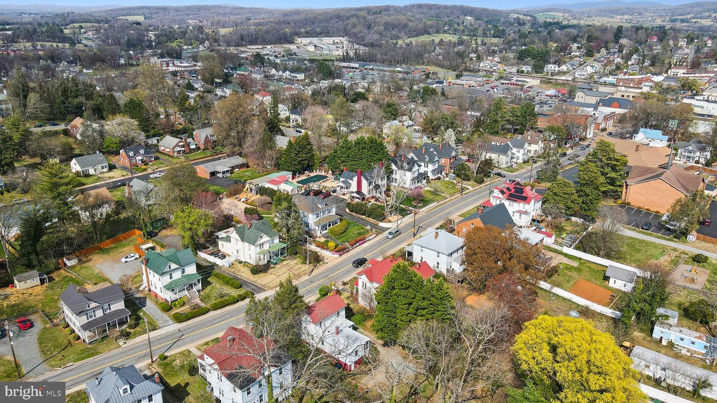 216 W Main St Property Photo 29