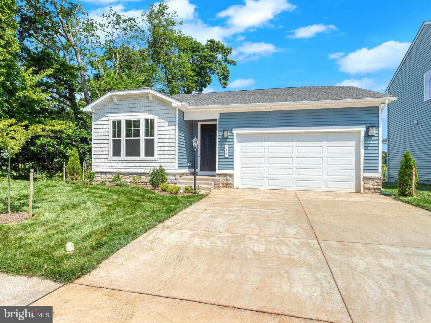 635 CLOVER LN Property Photo 1