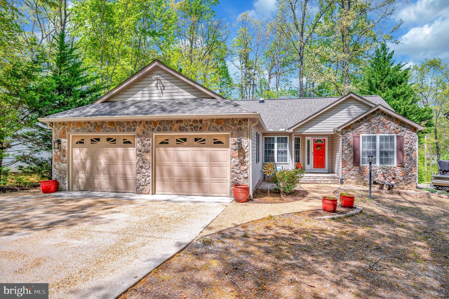 3713 Lakeview Pkwy Property Photo