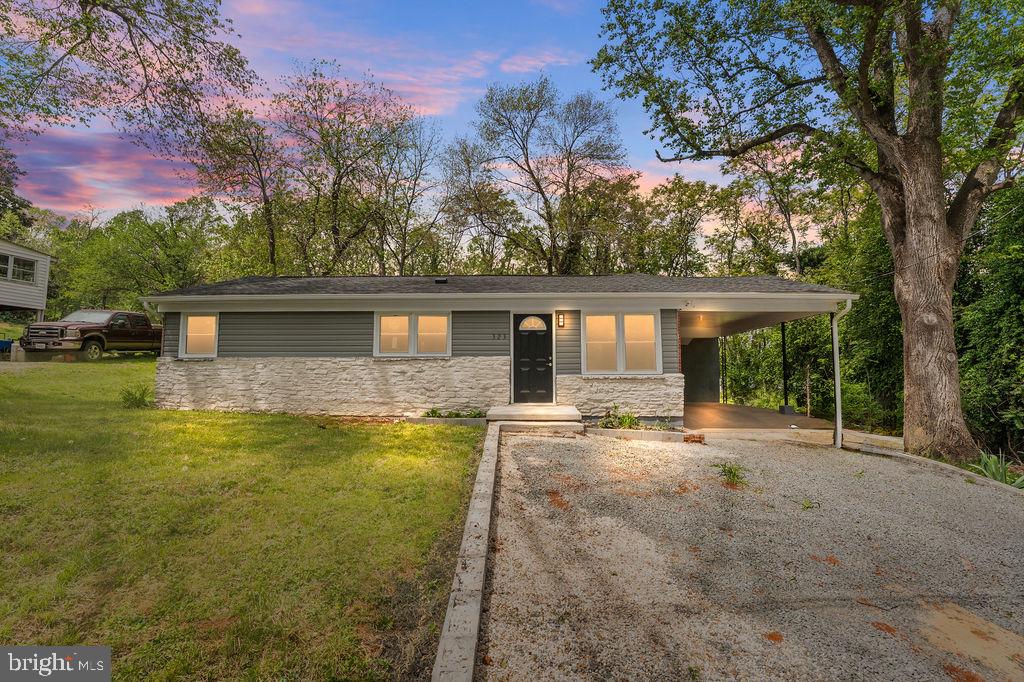 323 Berry St Property Photo
