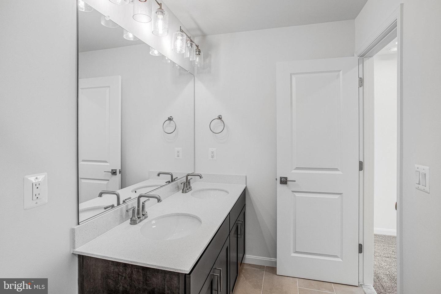 527 Aster Ln Property Photo 28