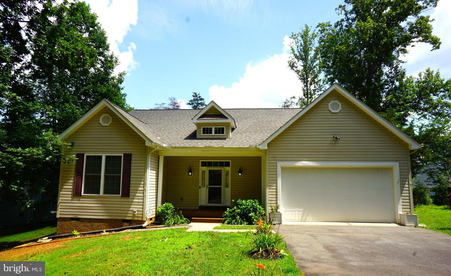 303 Stratford Cir Property Photo 1