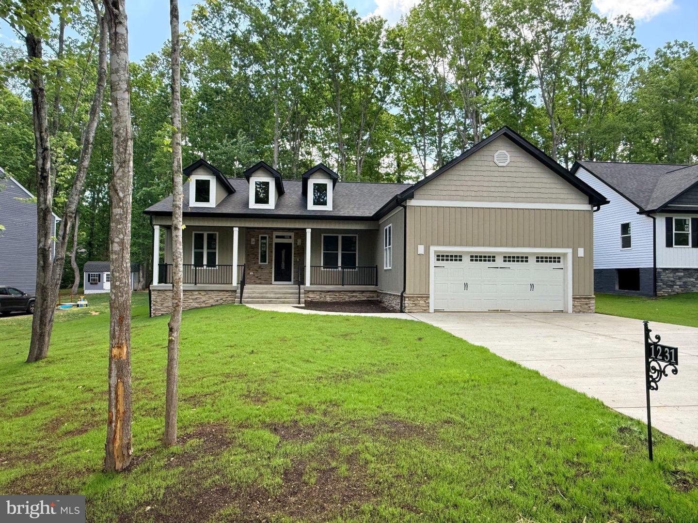 1231 LAKEVIEW PKWY Property Photo 1