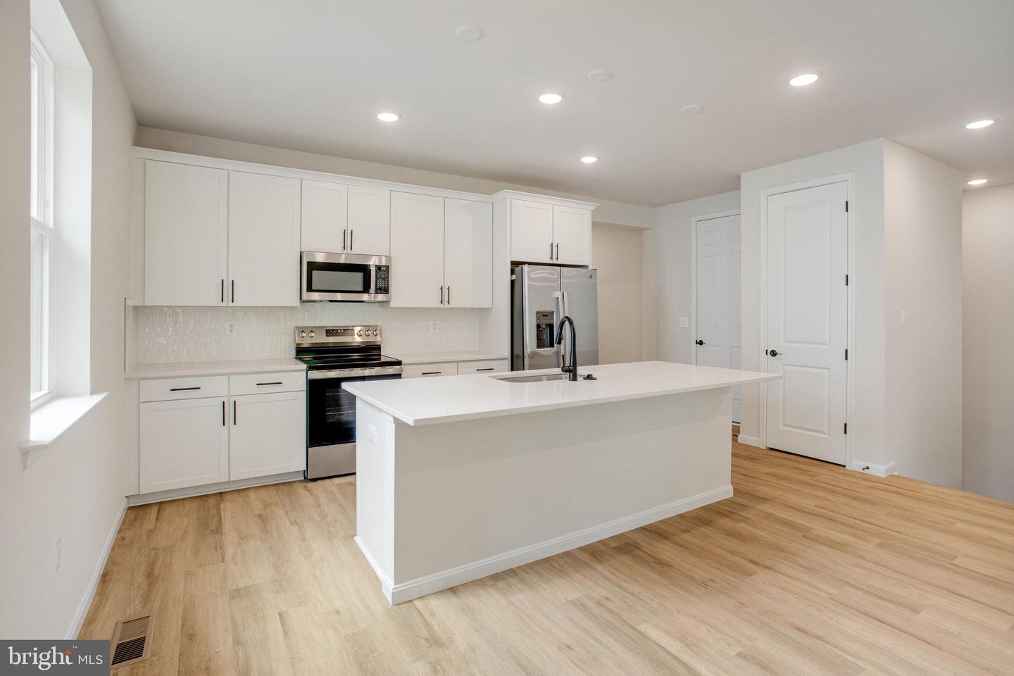 35599 Pine Needle Ln Property Photo 9