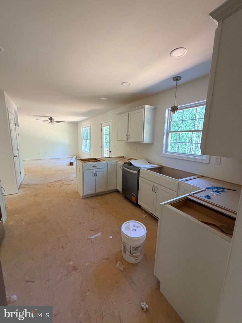 12281 Autumn Ridge Ln Property Photo 3