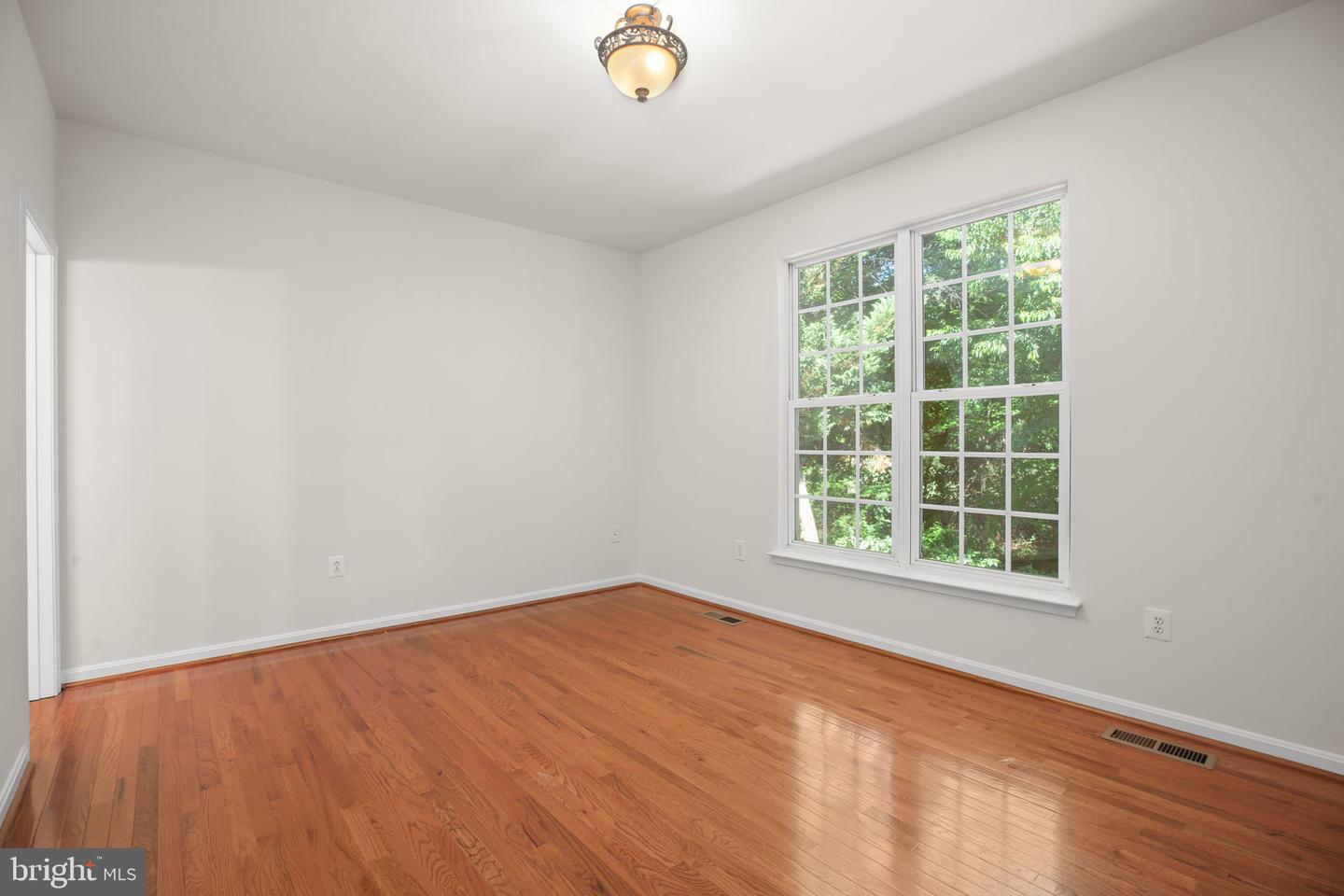 35277 Balmoral Dr Property Photo 21