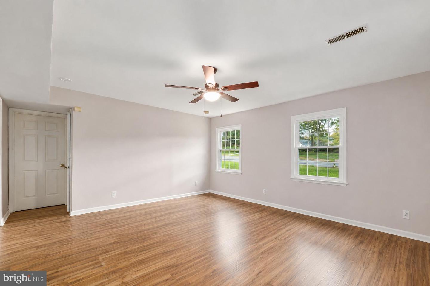 189 Newton St Property Photo 28