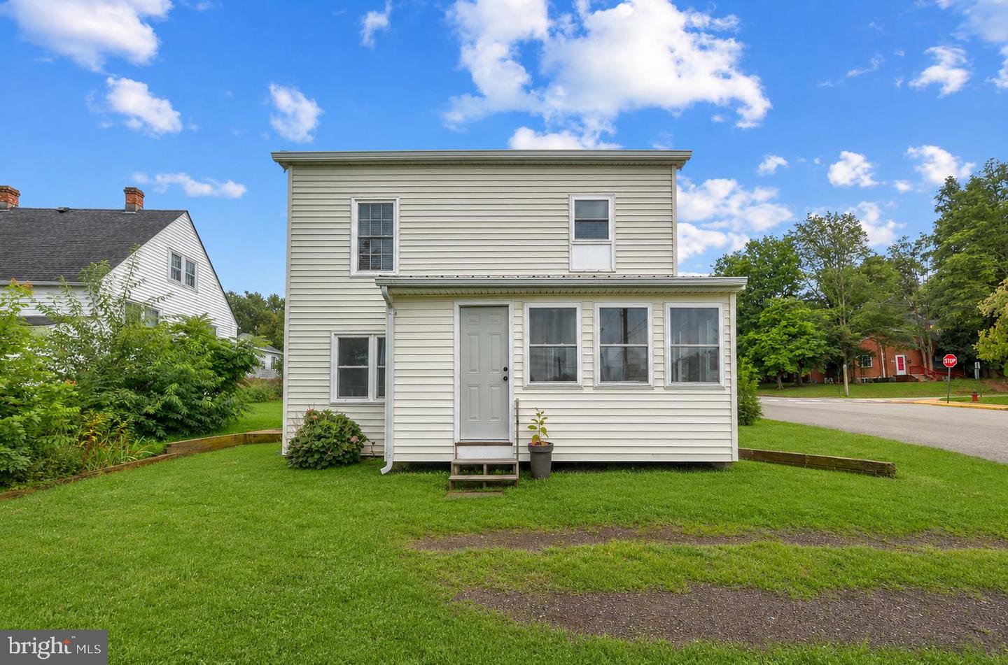 189 Newton St Property Photo 36