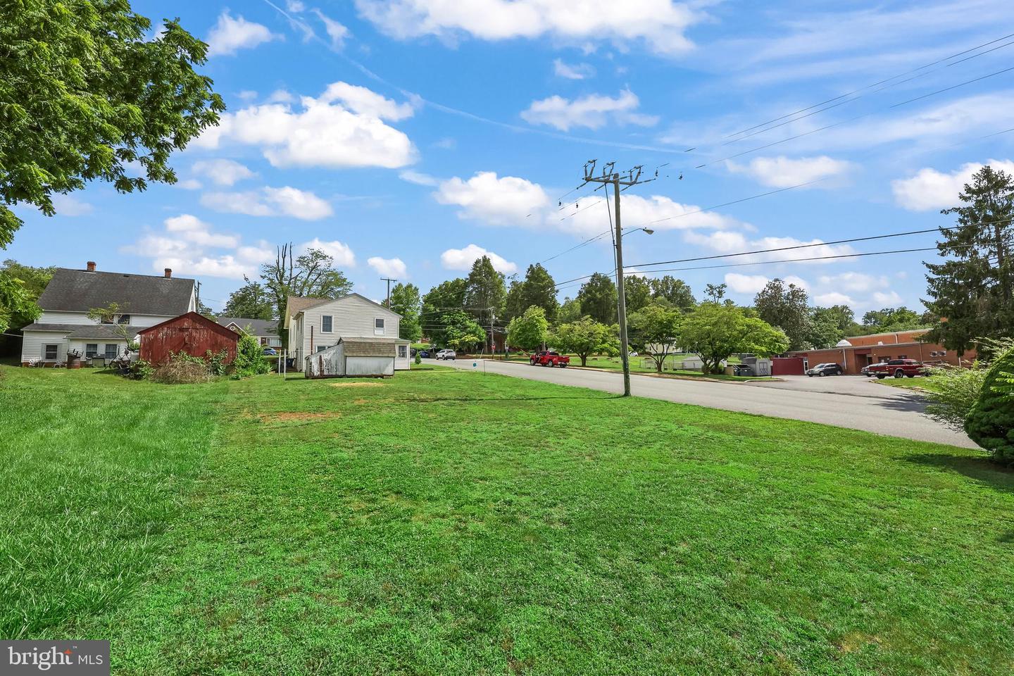 189 Newton St Property Photo 38