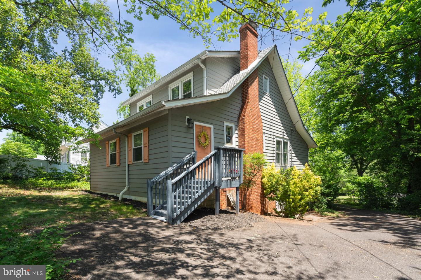 293 CAROLINE ST