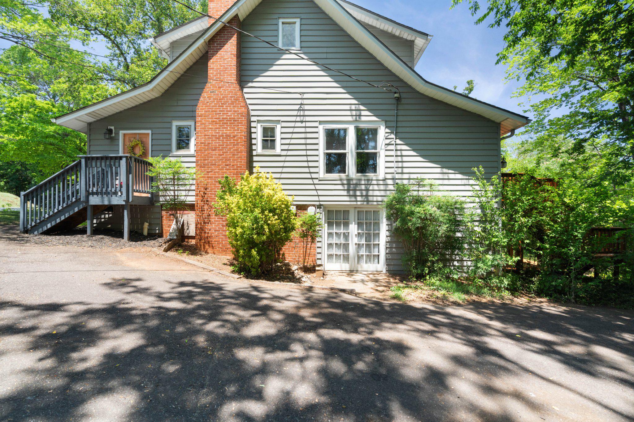 293 Caroline St Property Photo 3
