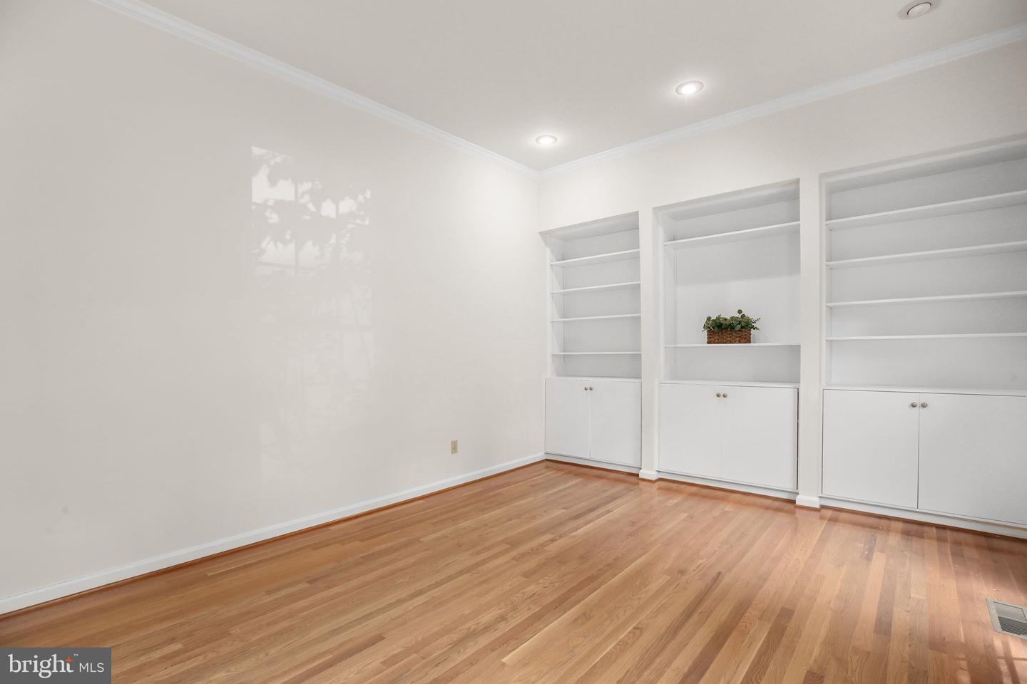 201 Green St Property Photo 12