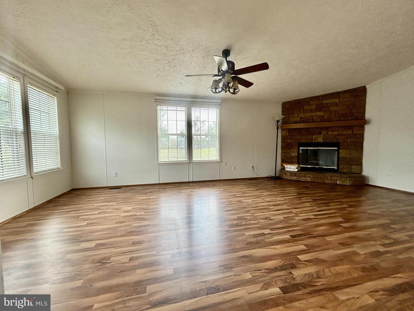 23221 Independence Rd Property Photo 6