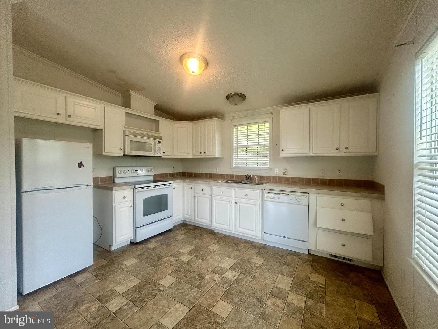 23221 Independence Rd Property Photo 9