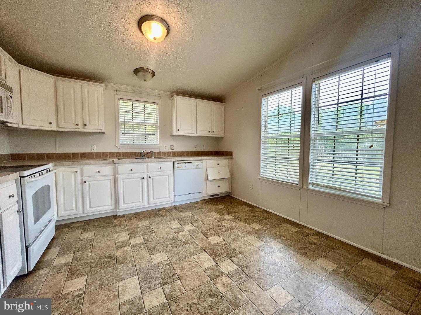 23221 Independence Rd Property Photo 10