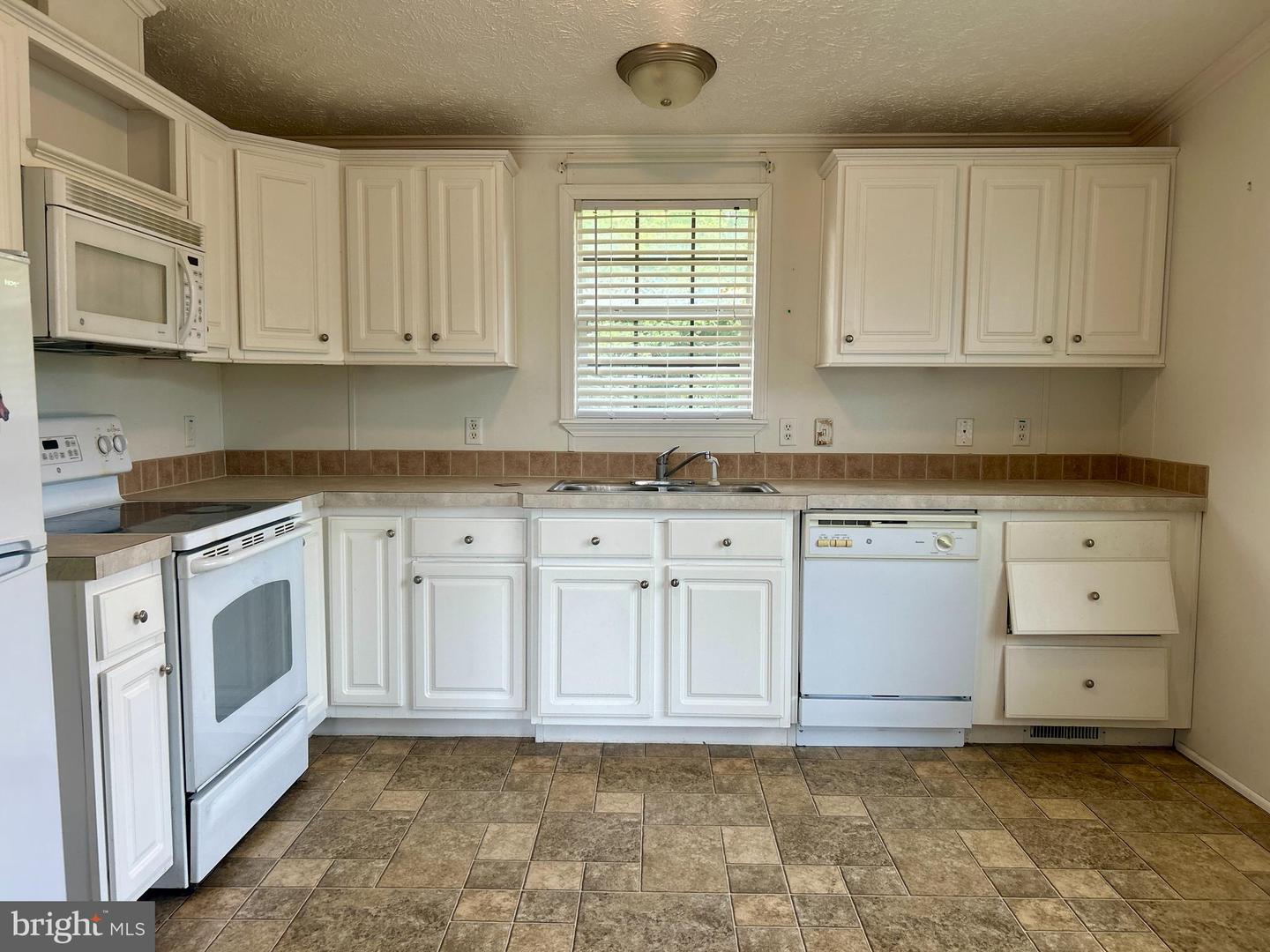 23221 Independence Rd Property Photo 11