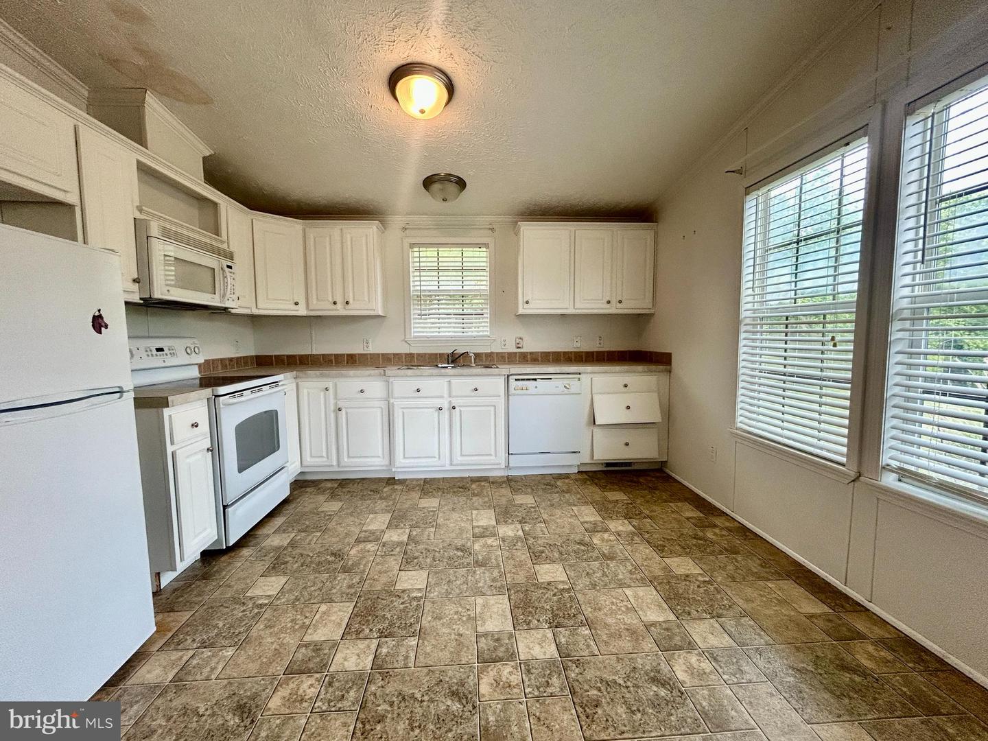 23221 Independence Rd Property Photo 12