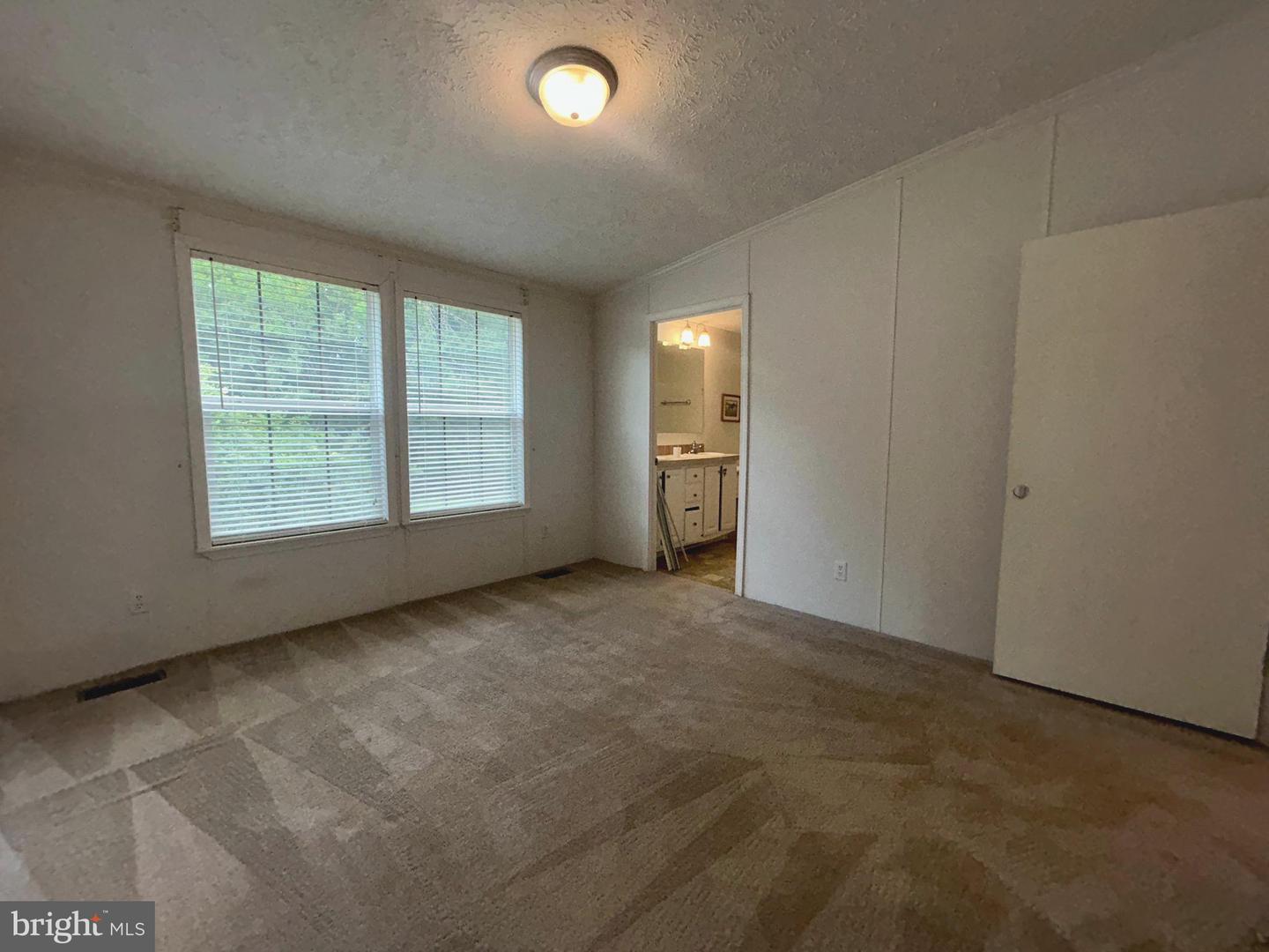 23221 Independence Rd Property Photo 13